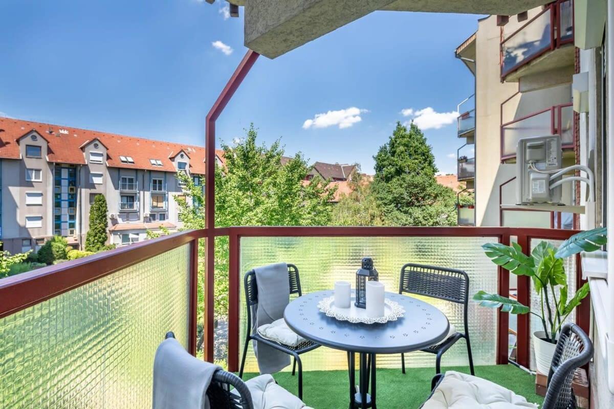 Sunny Balcony - Cute And Cozy Lägenhet Budapest Exteriör bild
