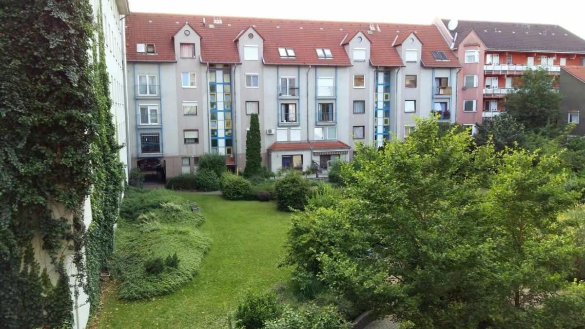 Sunny Balcony - Cute And Cozy Lägenhet Budapest Exteriör bild